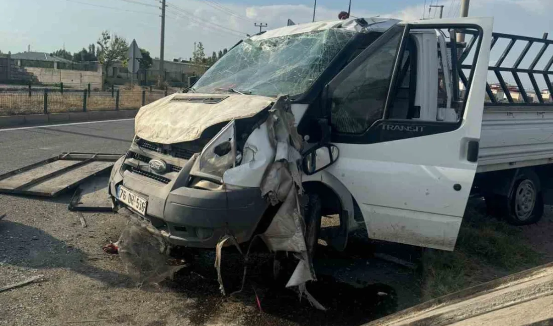 DOĞUBAYAZIT YOLU ÜZERİNDE KAMYONET