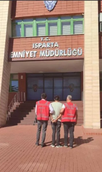 Isparta’da 23 yıla yakın hapis cezası ile aranan cezaevi firarisi yakalandı