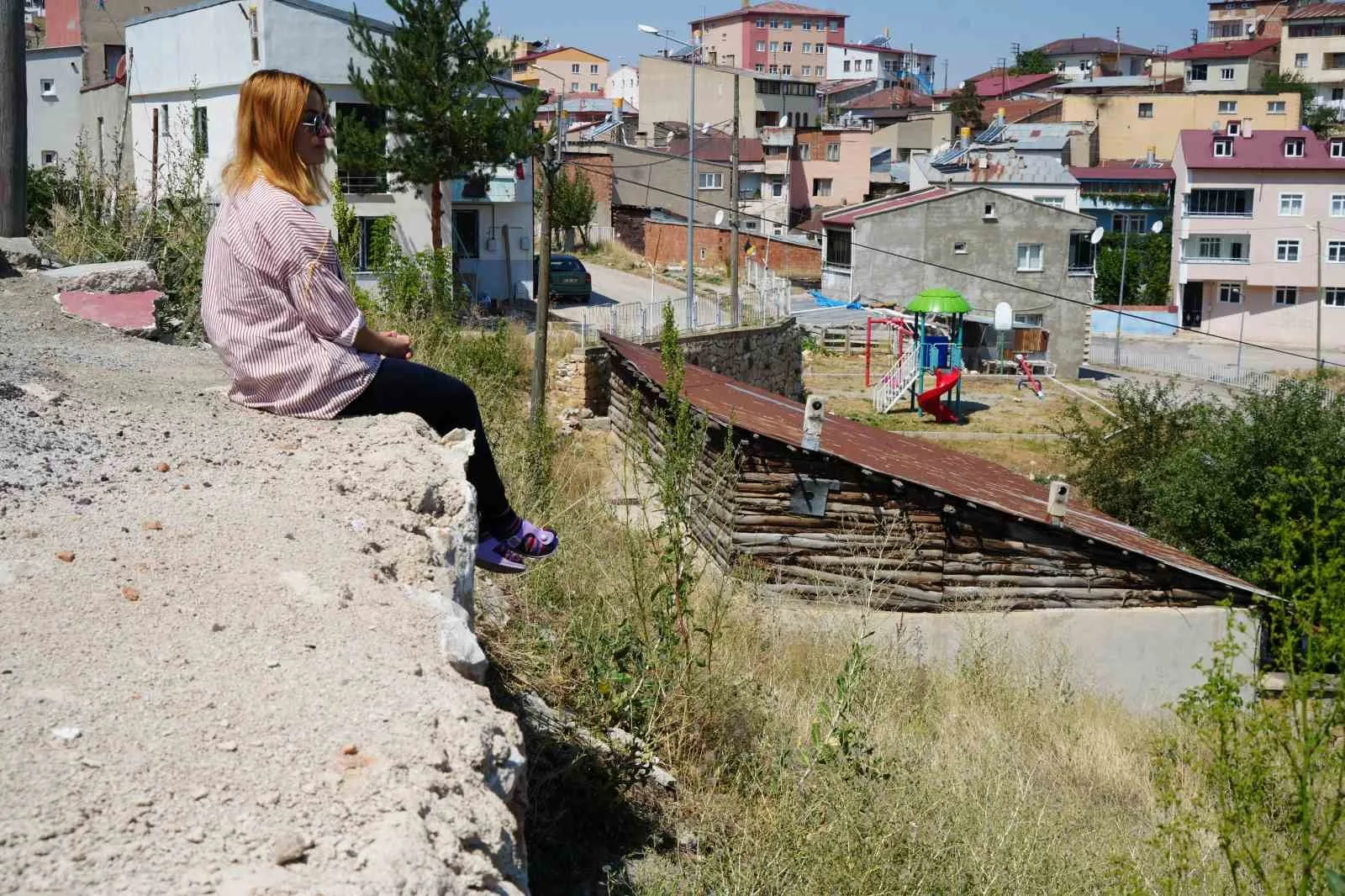 İstinat duvarı yapılmasını isteyen mahalle sakinlerinden belediyeye sert tepki: “Burası mahrumiyet bölgesi mi?”