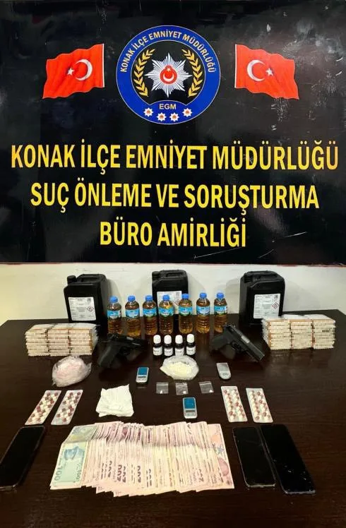 İzmir’de uyuşturucu imal ve ticareti yapan 3 şüpheli tutuklandı