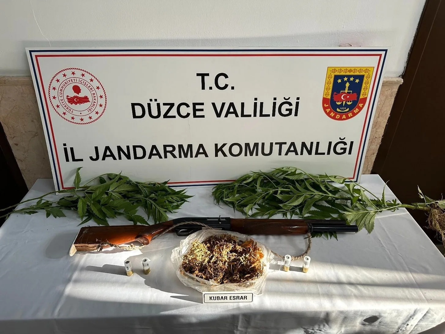 Jandarmadan uyuşturucu kullanıma geçit yok