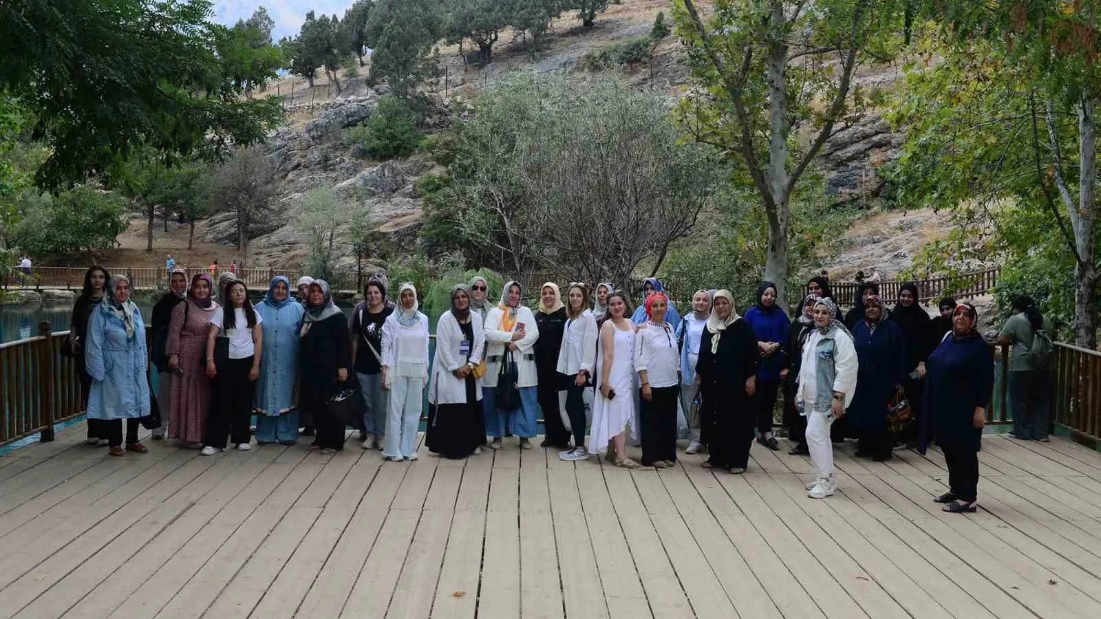 Kadınlar, Büyükşehir’le şehrin doğal güzelliklerini görme fırsatı buldu