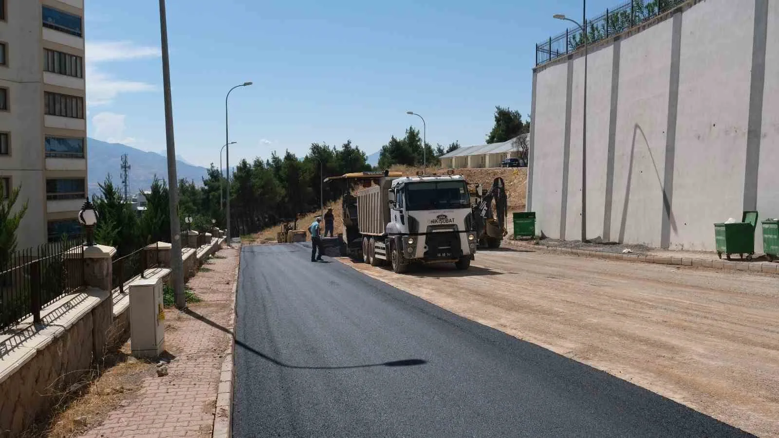 Kahramanmaraş’ta asfalt seferberliği sürüyor