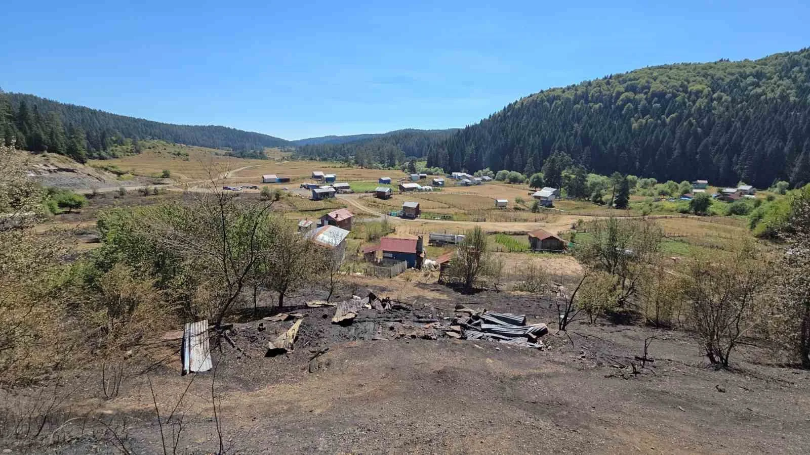 Karabük’teki iki yangından biri söndürüldü