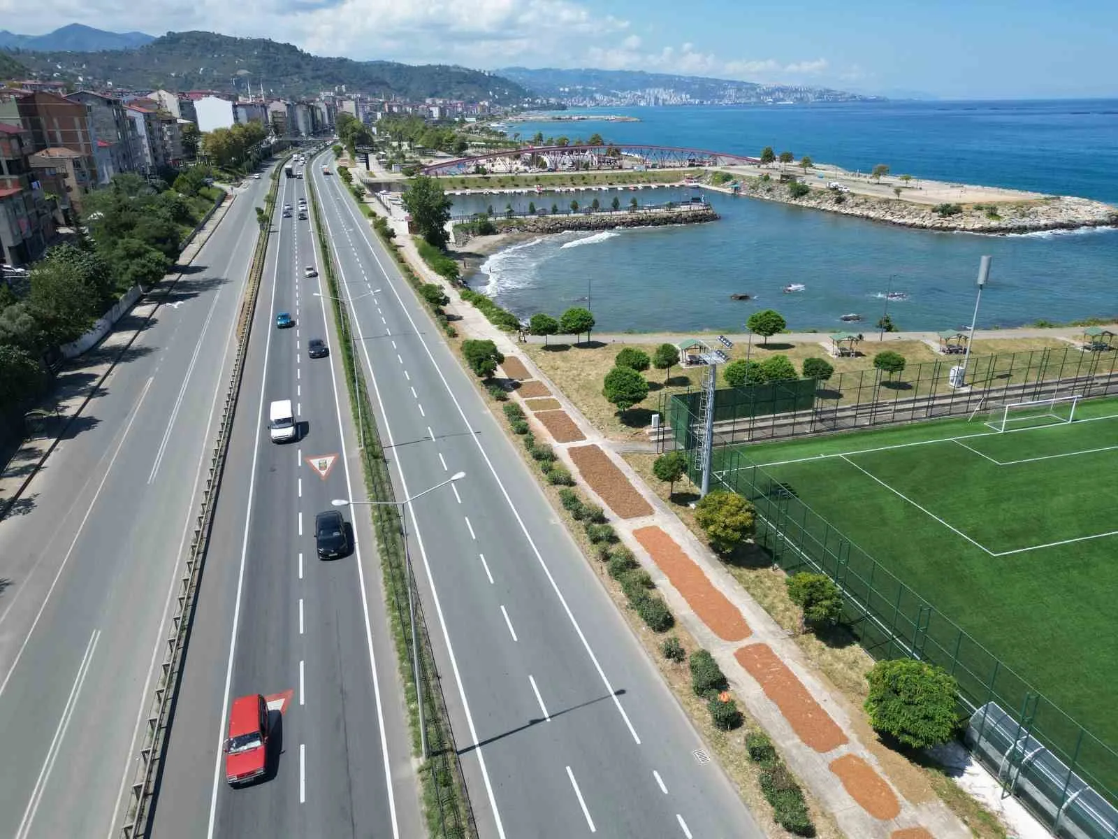 Karadeniz Sahil Yolu fındıkçılar için harman yeri oldu