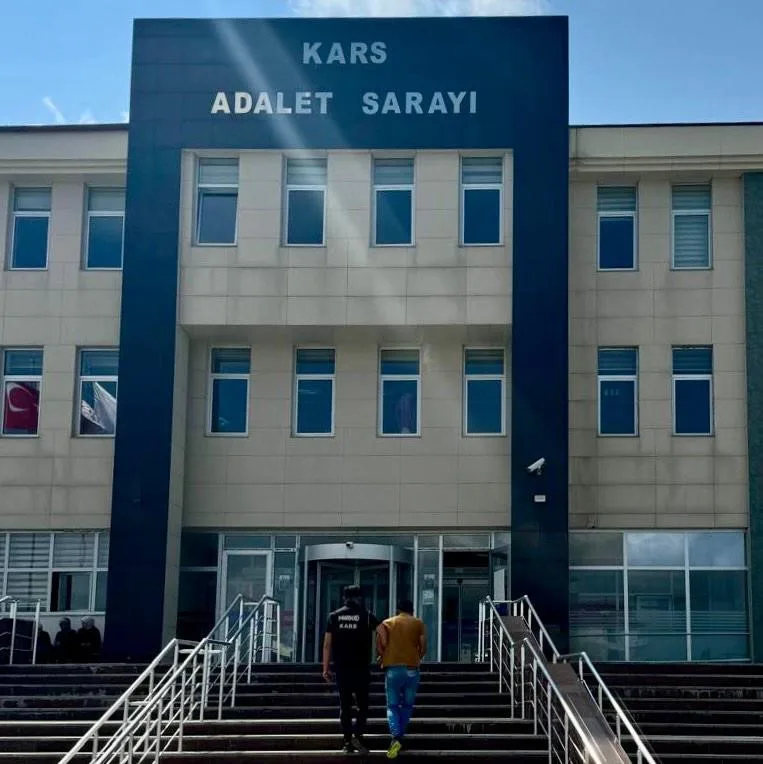 Kars’tan uyuşturucu geçirmeye çalışan İranlı tutuklandı