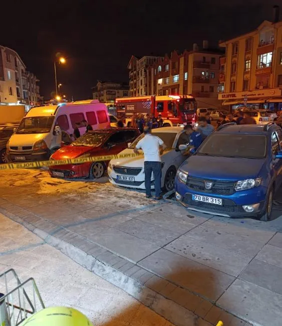 ANKARA’DA BİR KİŞİ, İDDİALARA GÖRE KAVGA ETTİĞİ BABASININ OTOMOBİLİNİ KUNDAKLADI.