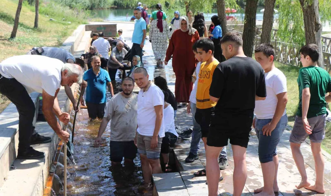 KAVURUCU SICAKTA EKŞİSU BUZ