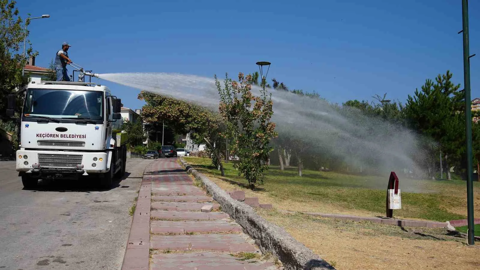 KEÇİÖREN BELEDİYESİ, PARK VE YEŞİL ALANLARDA TOPRAĞA ZARAR VERMEMEK İÇİN