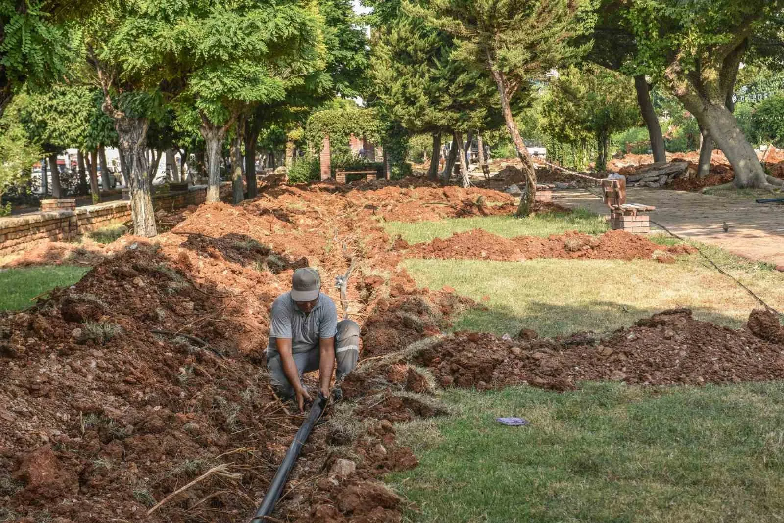 Kepez’in simge parkında yenileme çalışmaları sürüyor