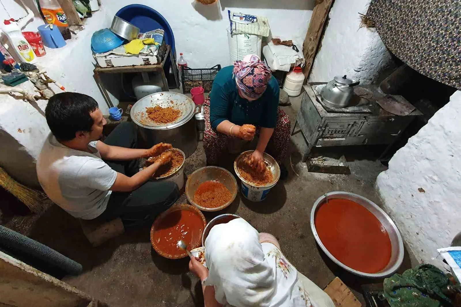 Kışlık lezzetler şimdiden hazır ediliyor