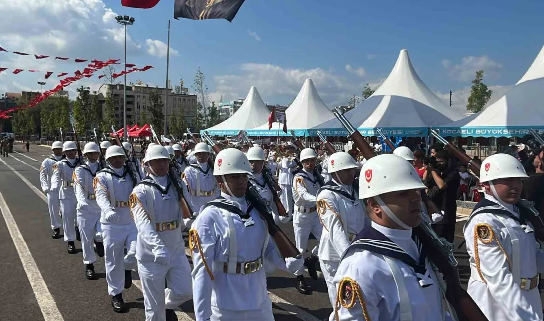 KOCAELİ'DE PROTOKOL ÜYELERİNİN ÇELENK