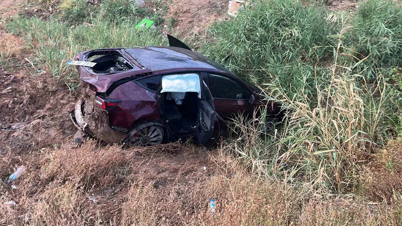 Kontrolden çıkan otomobil şarampole devrildi: 1 yaralı