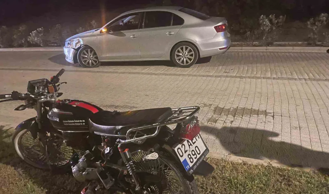 MANAVGAT'TA MOTOSİKLET İLE OTOMOBİLİN