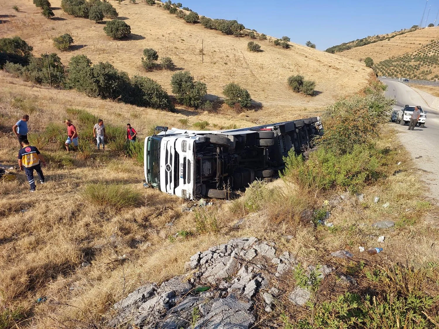 Manisa’da tır yan yattı: 1 yaralı