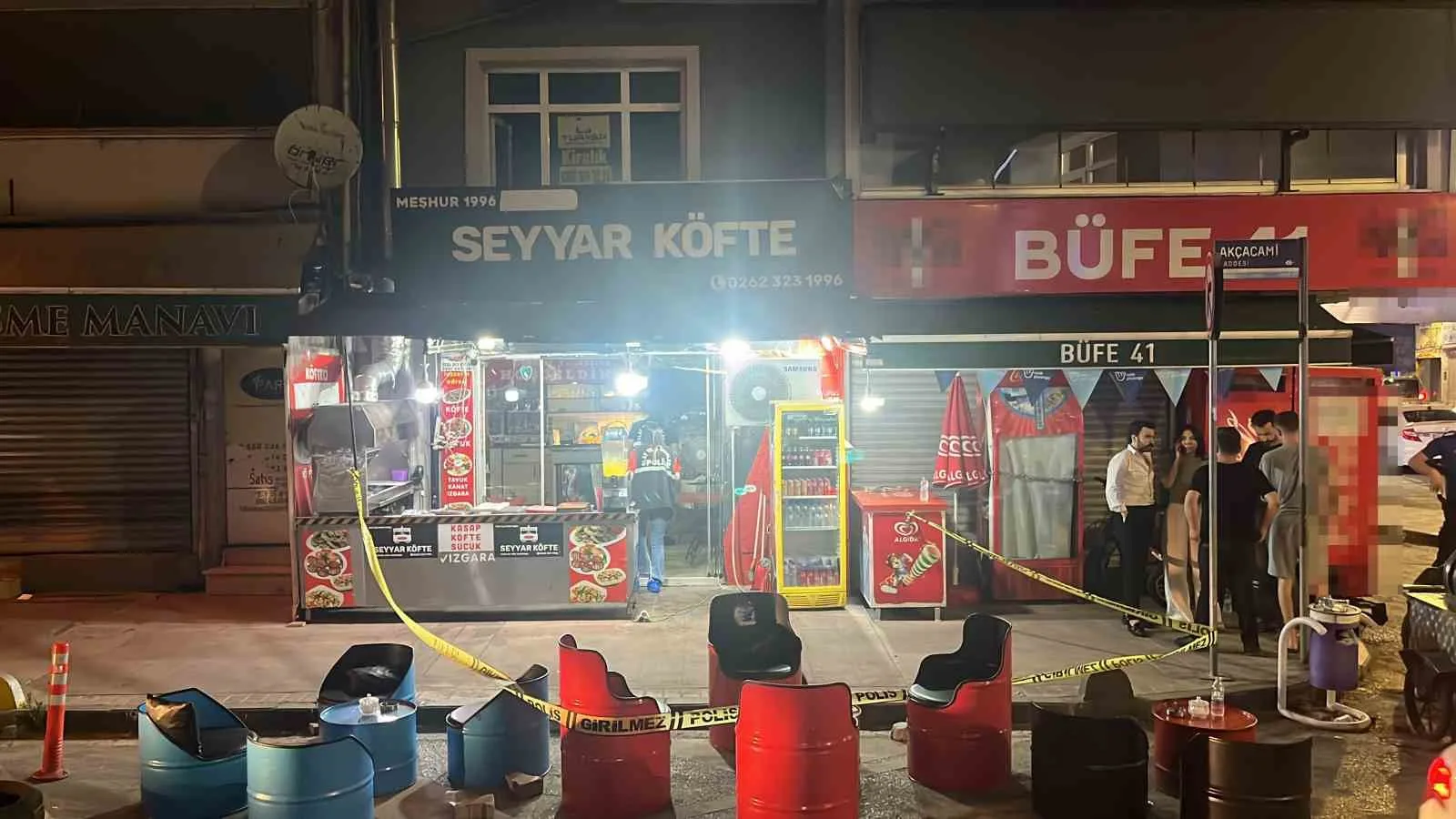 Motosikletli saldırganlar dehşet saçtı: Esnaf vuruldu