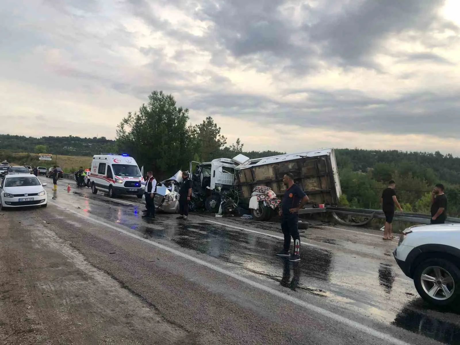 Osmaniye’de kamyonet ile otomobil çarpıştı: 2 ölü, 3 yaralı