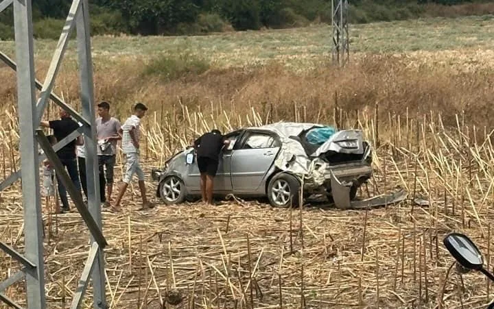 Osmaniye’de otomobil tarlaya uçtu: 2 yaralı