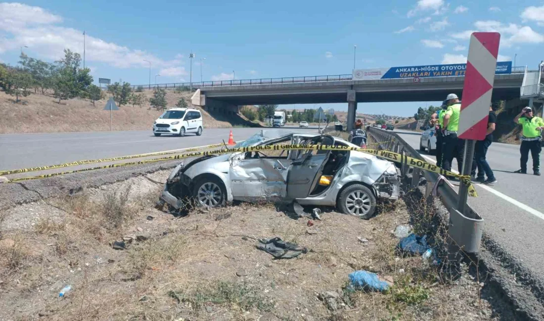 ANKARA'DA KONTROLDEN ÇIKAN OTOMOBİL TAKLA ATARAK ORTA REFÜJE DEVRİLDİ. KAZA