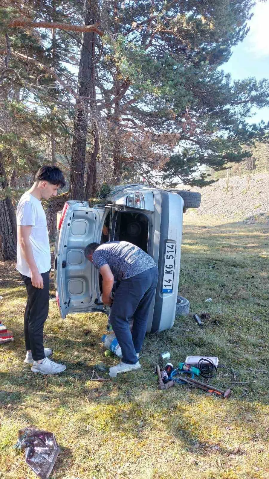 Otomobil yoldan çıkarak takla attı: 1 ölü, 2 yaralı