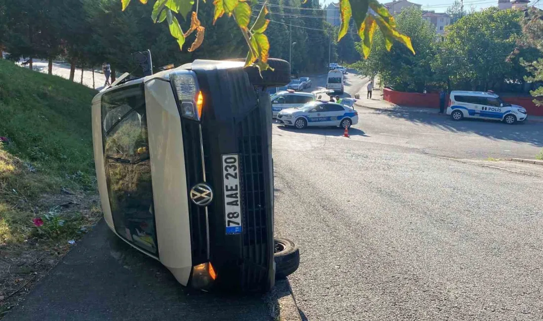 KARABÜK'TE POLİS OTOSUYLA ÇARPIŞTIKTAN