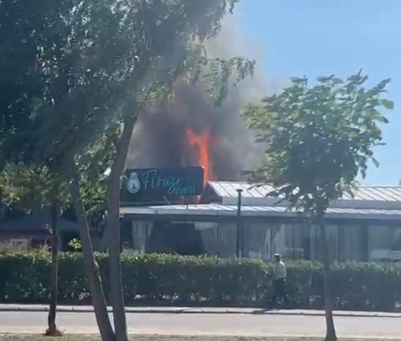 Sakarya’da bir işletme alev topuna döndü