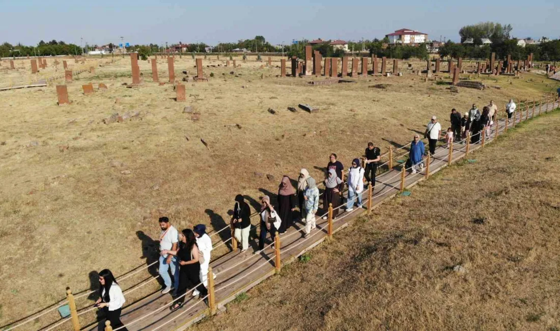 BİTLİS'İN AHLAT İLÇESİNDEKİ SELÇUKLU