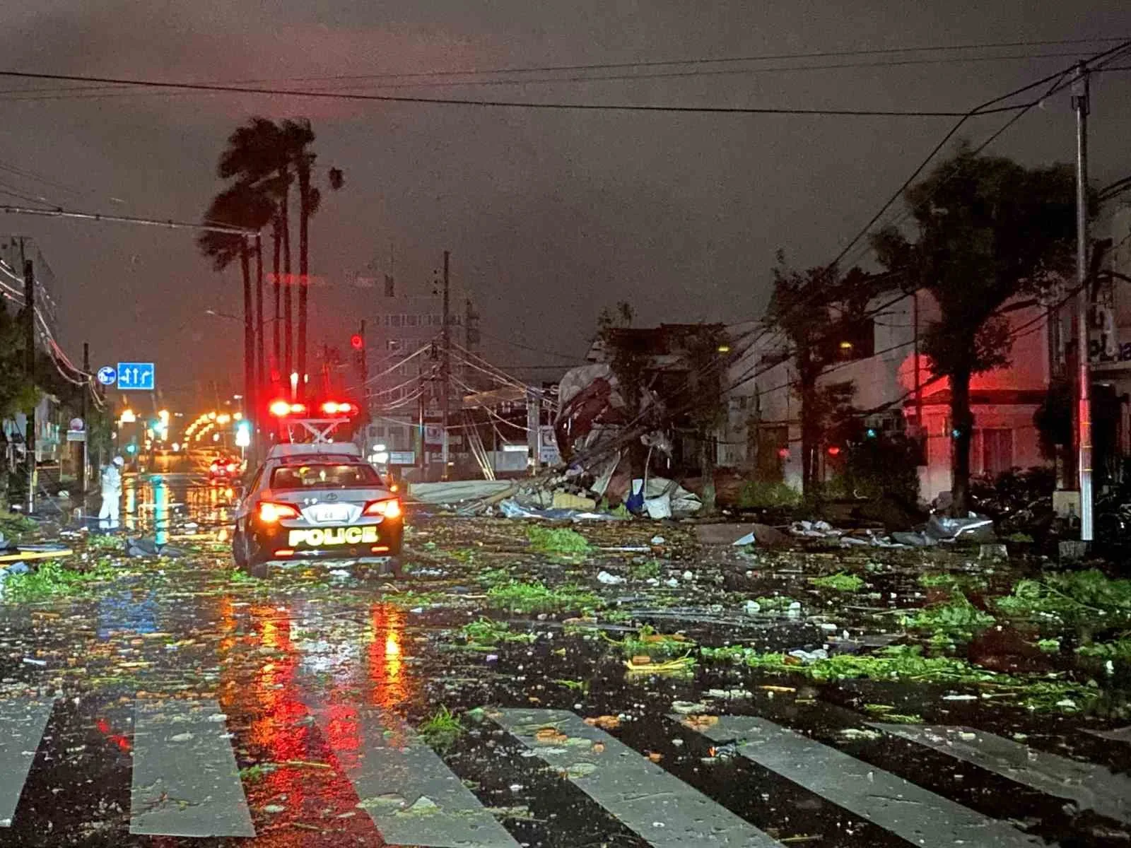 Shanshan Tayfunu Japonya’ya ulaştı: 54 yaralı, 1 kayıp