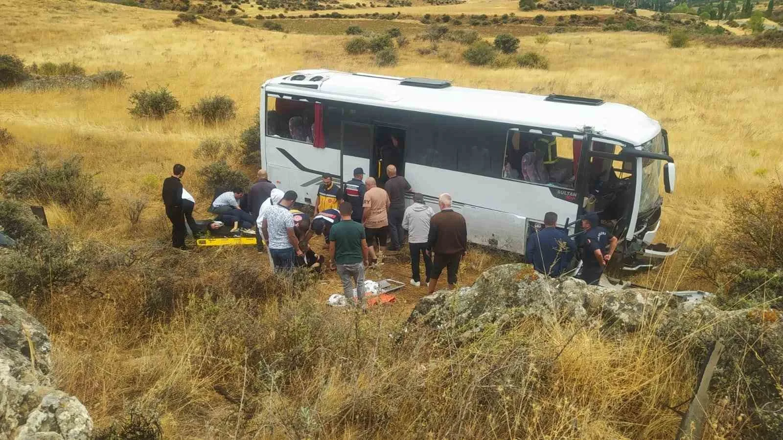 Sivas’ta midibüs kazası: Çok sayıda yaralı