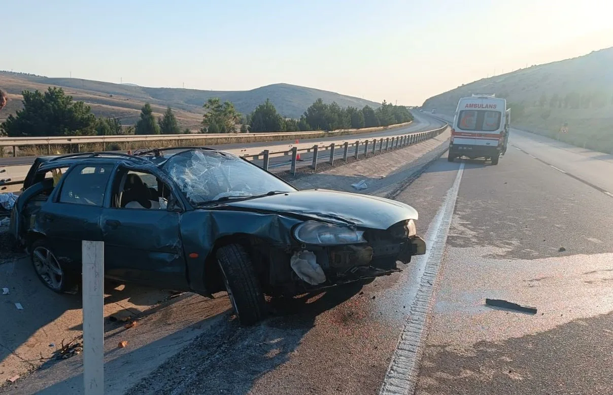 Takla atan otomobilde 3 kişi yaralandı