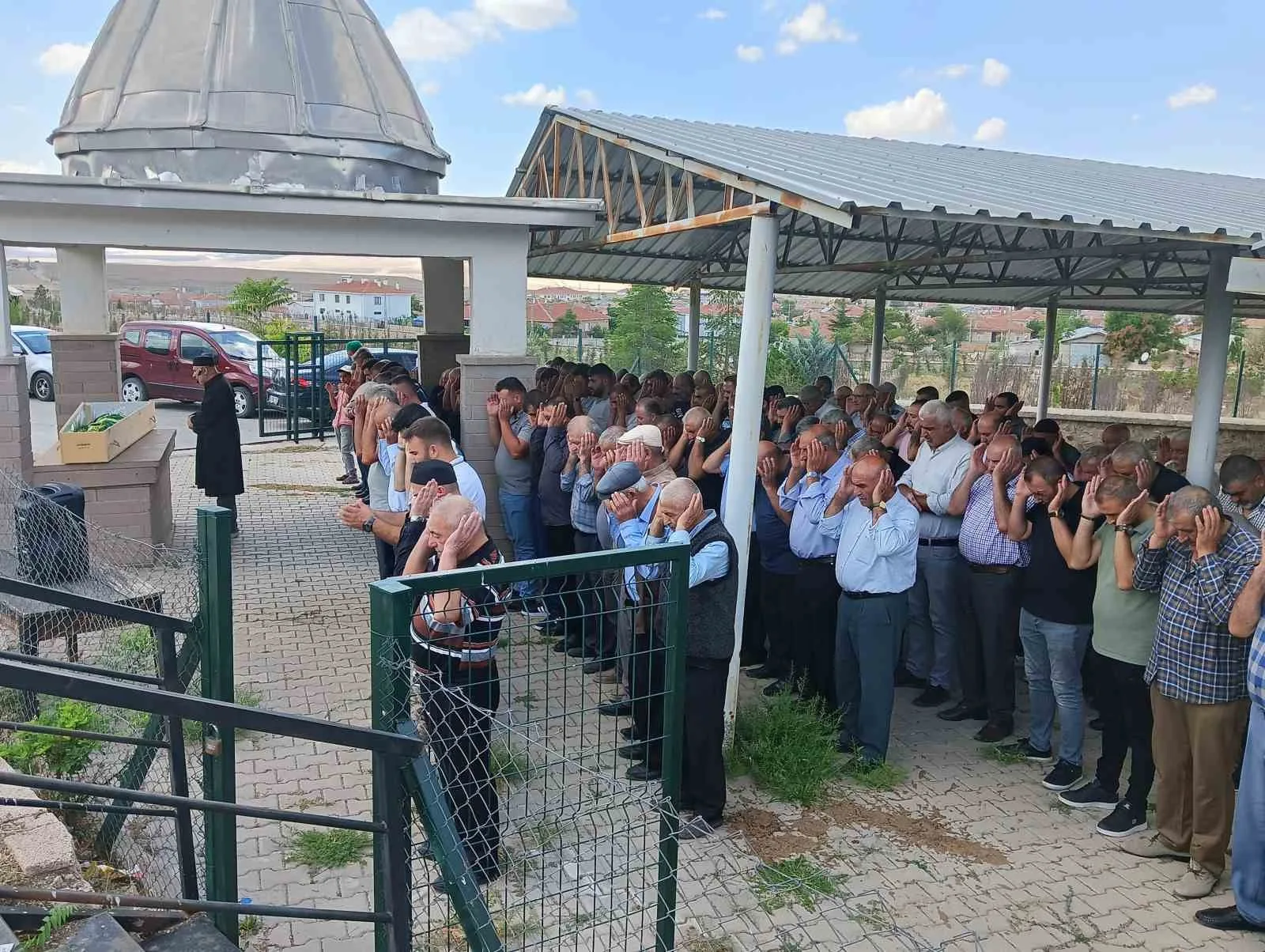 ENVER EREN KARABACAK İÇİN KARAGEDİK CAMİSİ'NDE ÖĞLE NAMAZINI MÜTEAKİP CENAZE