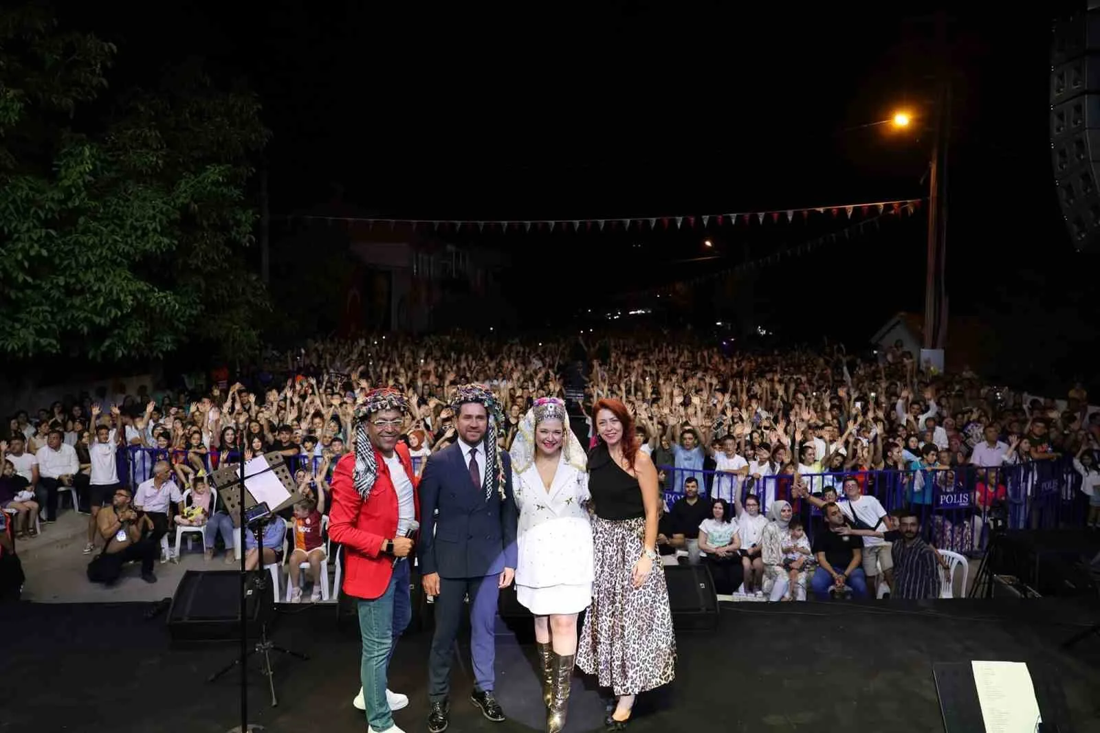 Tavas Zeybek Festivali renkli görüntülere sahne oluyor