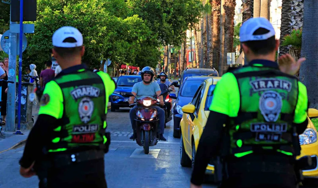 ANTALYA’DA TRAFİK POLİSLERİ, MOTOSİKLET