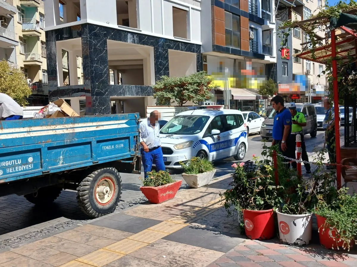 Turgutlu Zabıtasından kaldırım işgallerine sıkı denetim