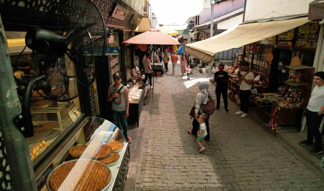 ANKARA'NIN BEYPAZARI İLÇESİNDE TARİHİ DEMİRCİLER SOKAĞINA YERLEŞTİREN 14 ADET VANTİLATÖRLE,