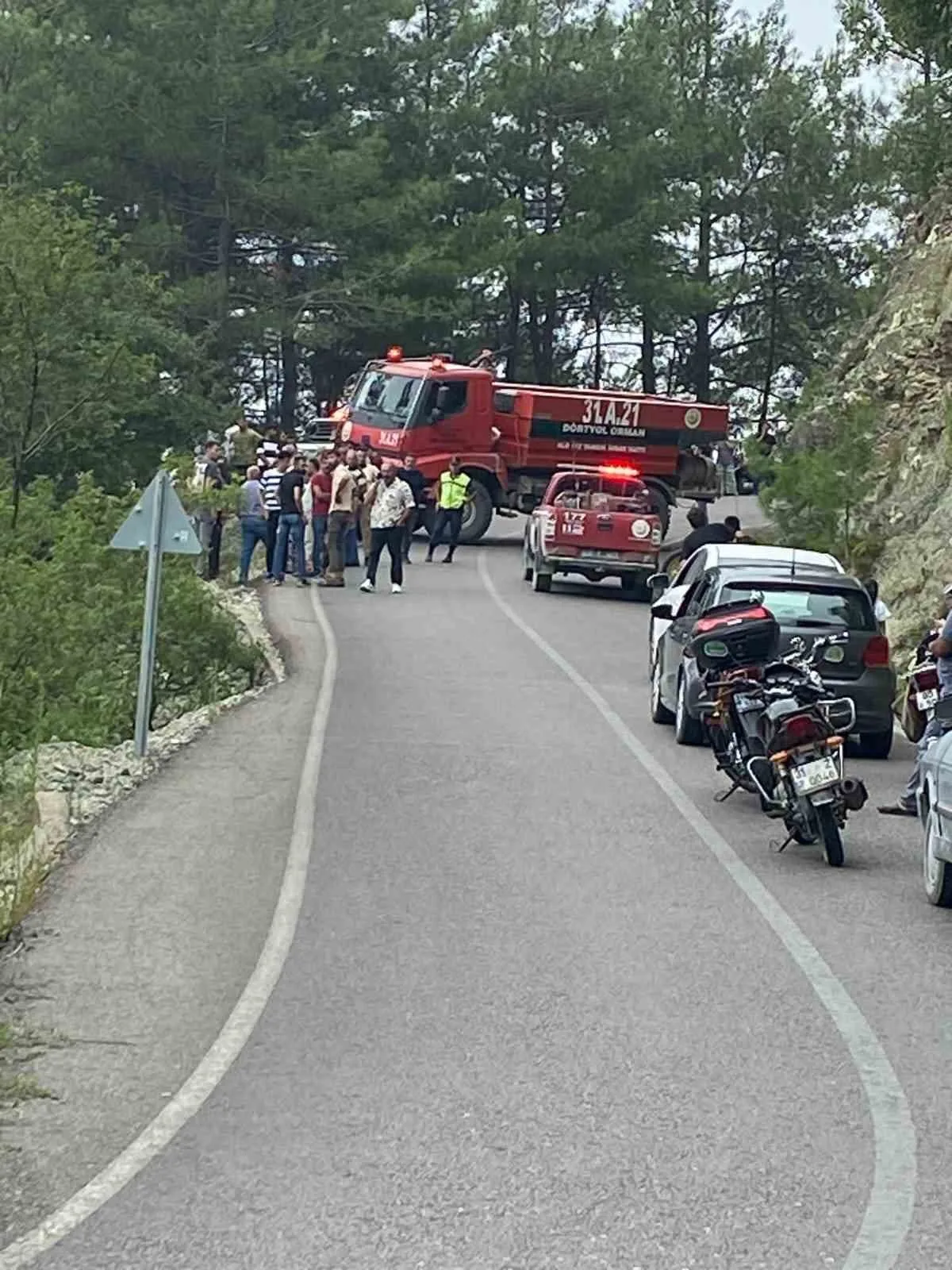 Uçurumdan yuvarlanana motosiklet sürücüsü yaralandı