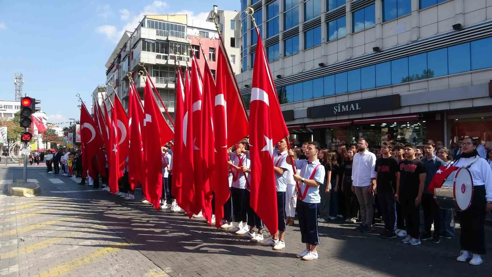 UŞAK’TA 30 AĞUSTOS ZAFER BAYRAMI, DÜZENLENEN ÇEŞİTLİ ETKİNLİKLERİNDE COŞKUYLA KUTLANDI.