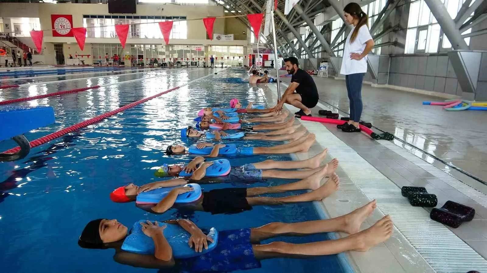 Van’da “Yüzme Bilmeyen Kalmasın” projesiyle 56 bin kişi yüzme öğrendi