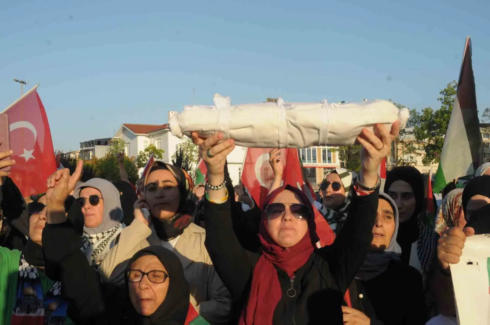 Yalova’da Hamas lideri İsmail Haniye ve Filistin için miting düzenlendi