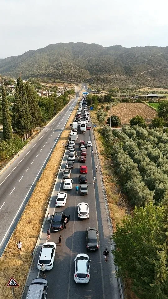 Yangın nedeniyle trafiğe kapatılan Aydın-Mğla Karayolu açıldı