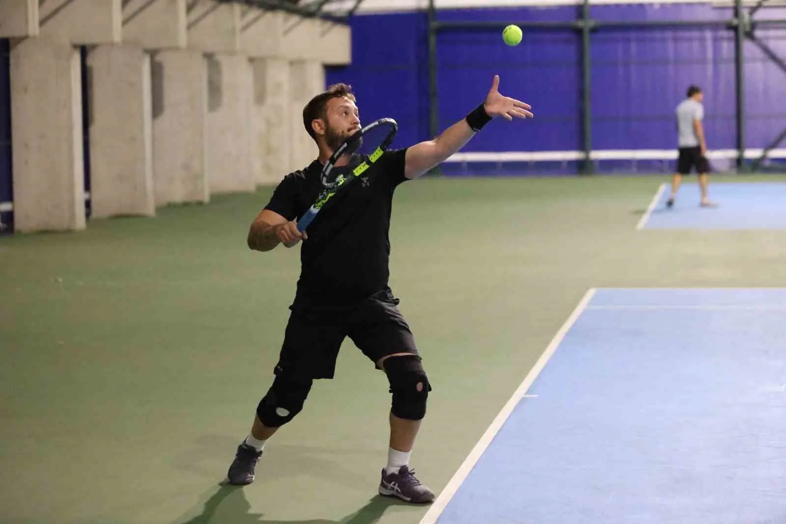 Yaz tenis turnuvası lansman maçlarıyla başladı