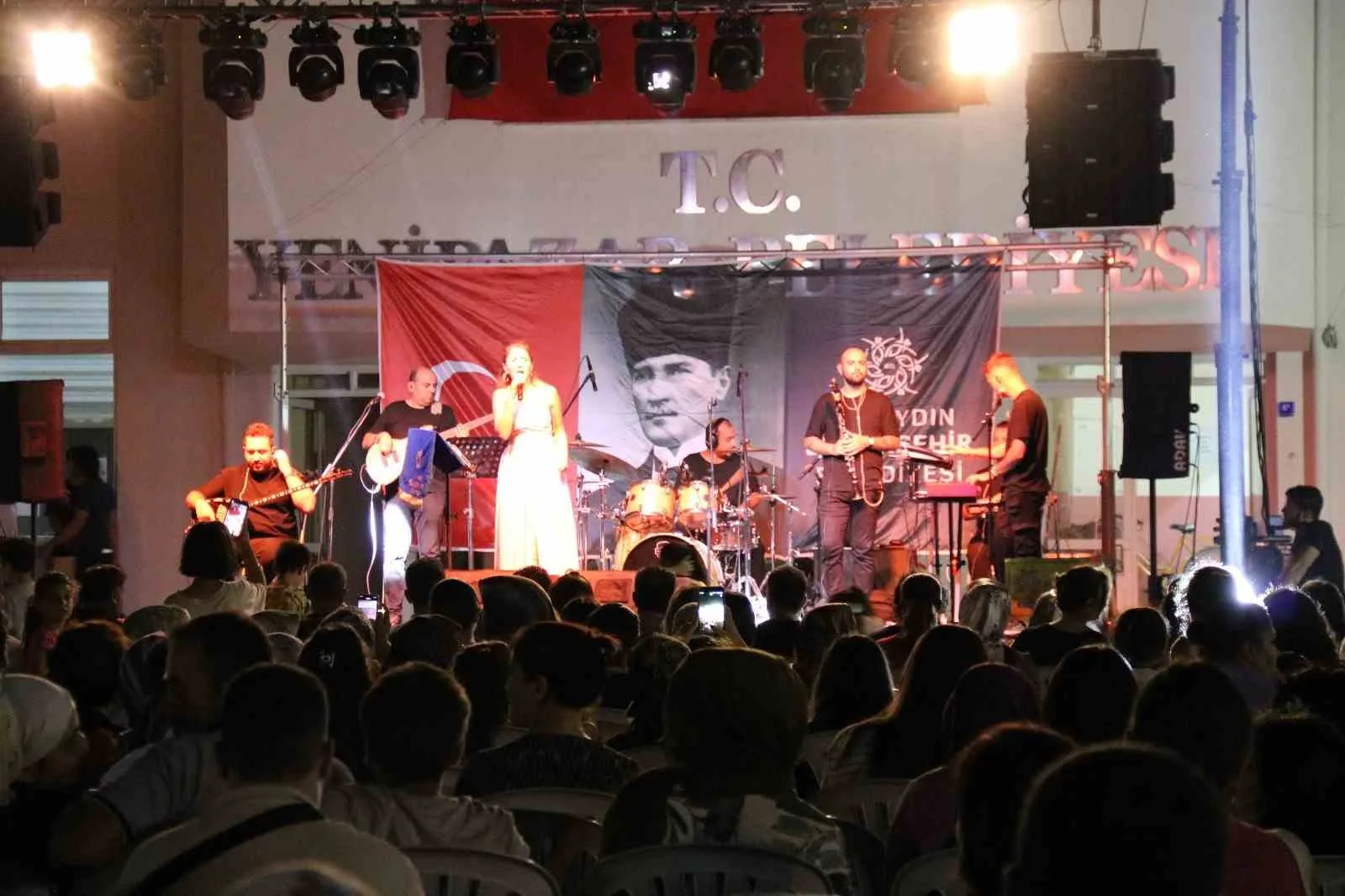 Yenipazarlılar Büyükşehir’in Yaz Konserleri ile unutulmaz bir akşam yaşadı