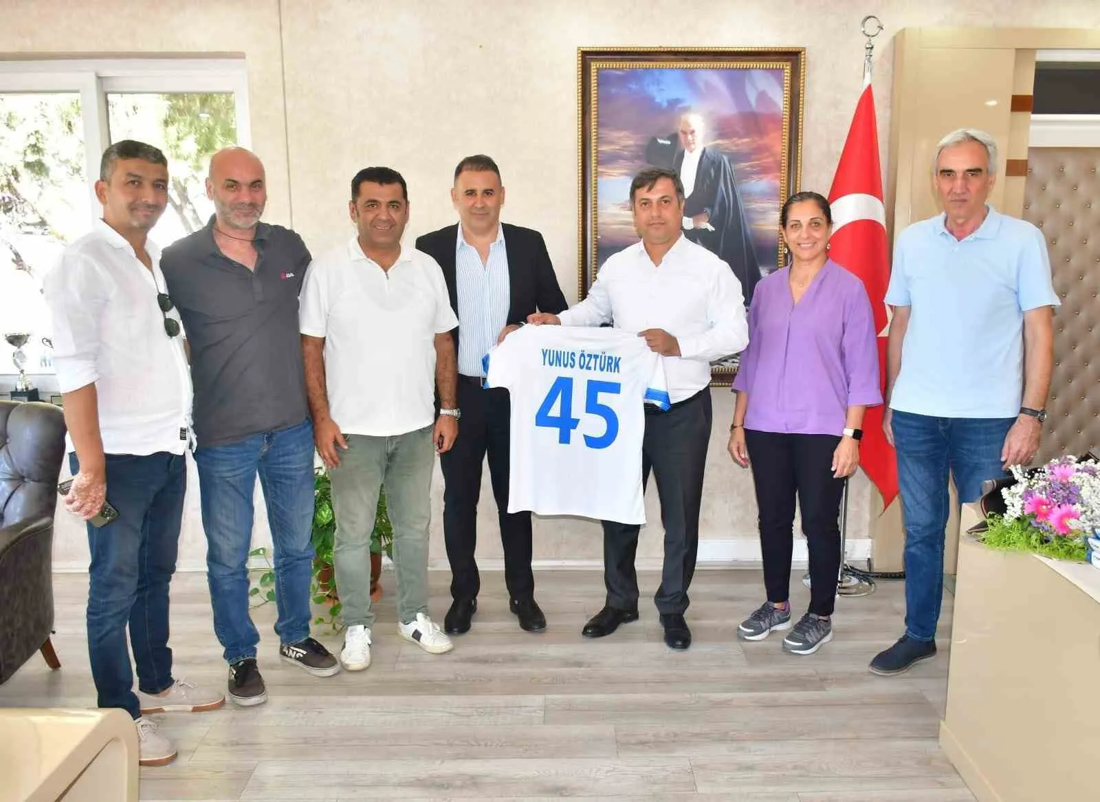 Yunusemre Belediyespor’dan İl Müdürü Yunus Öztürk’e ziyaret