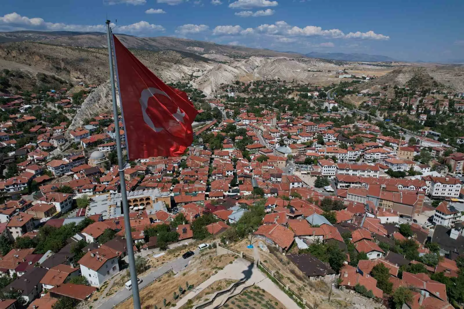 TARİHİ EVLERİ, SOKAKLARI, ÇARŞILARIYLA ÜNLÜ ANKARA'NIN BEYPAZARI İLÇESİ, ŞEHRİN STRESİNDEN