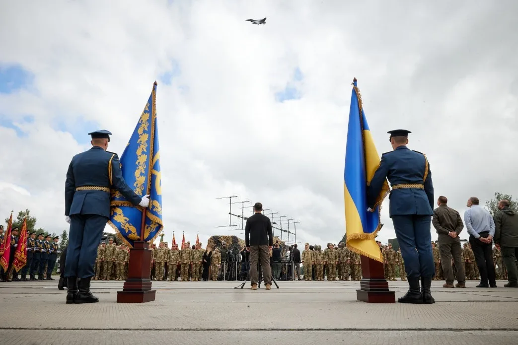 Zelenskiy: “F-16’lar Ukrayna’da”