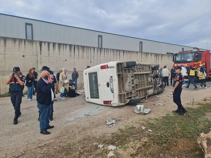 İnegöl’de İşçi Servisi Kazası: 13 Yaralı