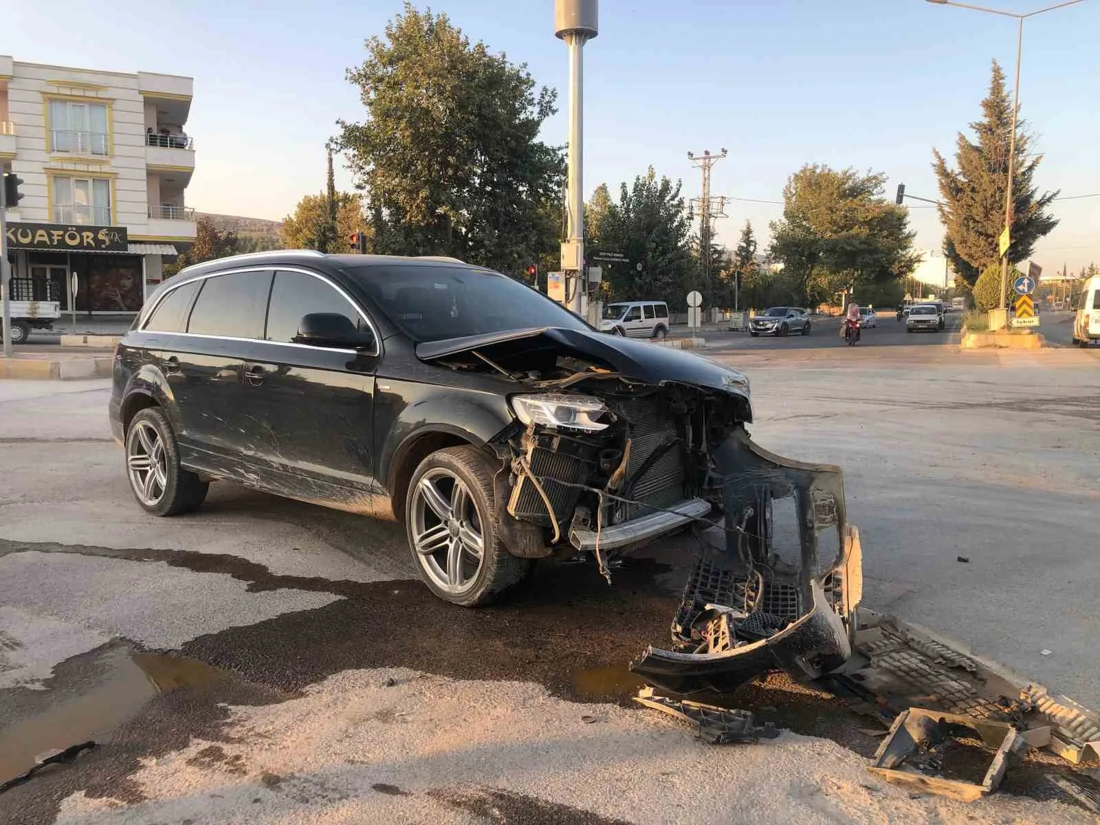 Adıyaman’da iki otomobil çarpıştı: 3 yaralı