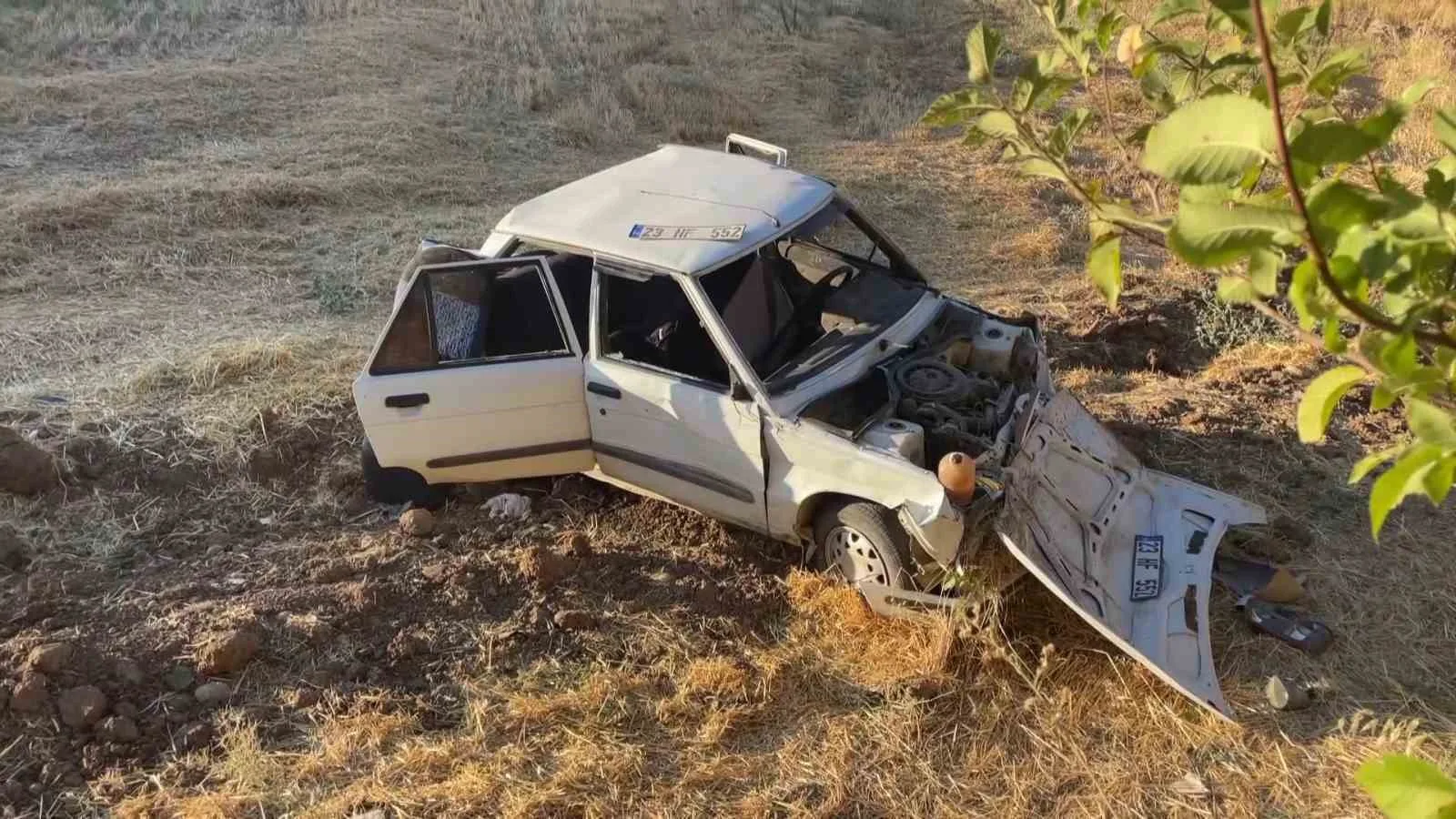 Adıyaman’da otomobil şarampole yuvarlandı: 5 yaralı