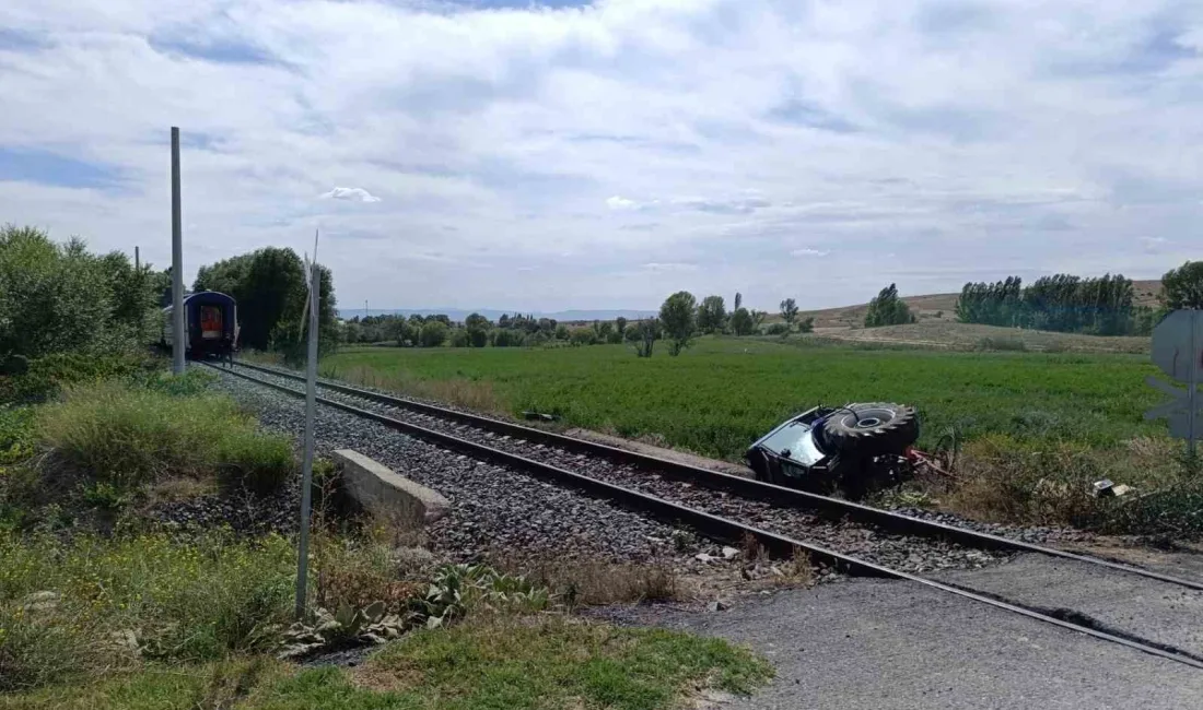 AFYONKARAHİSAR'DA YOLCU TRENİ HEMZEMİN