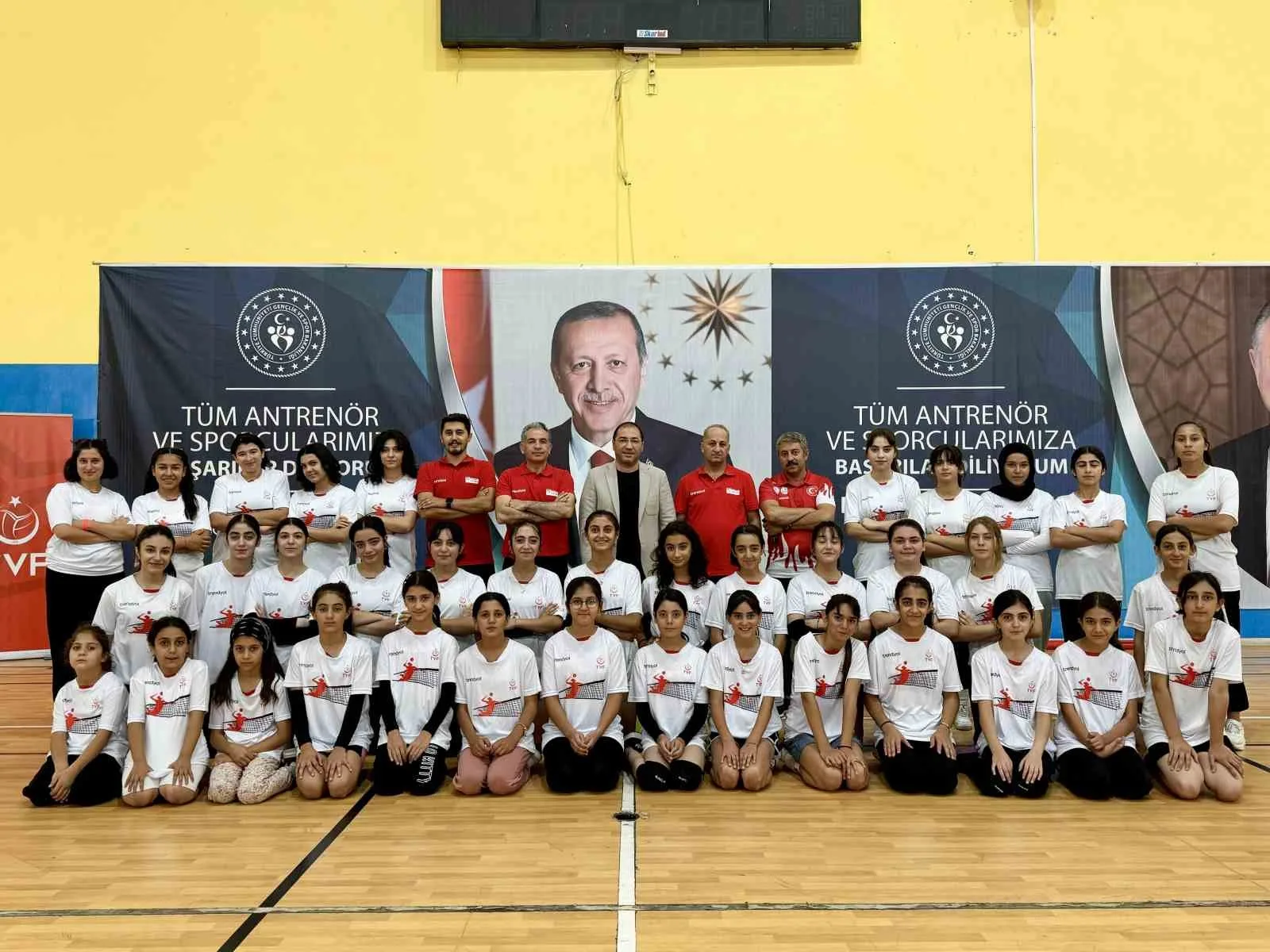 Ağrı’da hayata geçirilen ’Fabrika Voleybol’ ile genç yıldızlar yeteneklerini sergileyecek